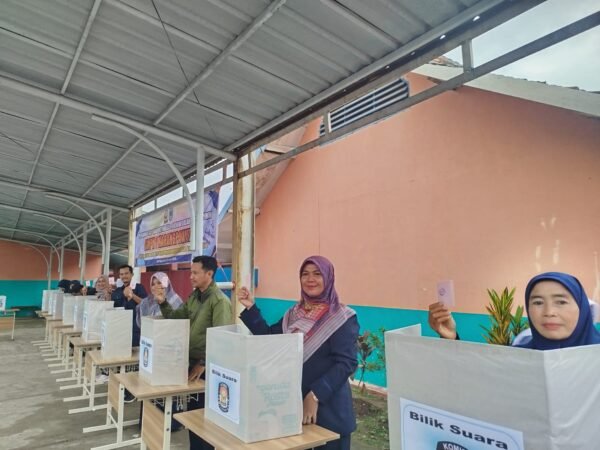 SEMARAK PESTA DEMOKRASI PEMILIHAN KETUA DAN WAKIL OSIS SMPN 1 KARANGPAWITAN